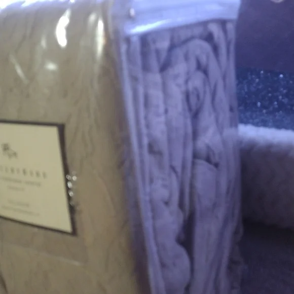 pottery Barn Chloe madelise coverlet full / Queen NWT - Picture 4 of 5